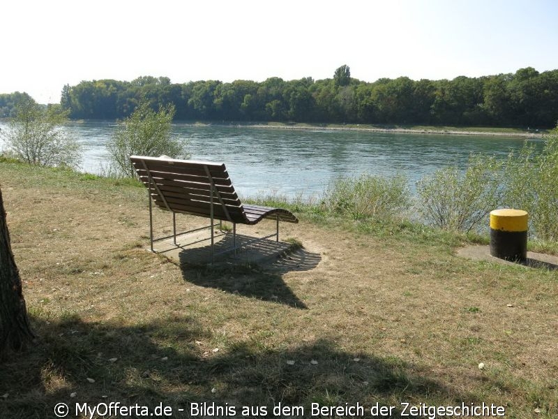 Insel Rott und der Rhein im Westen Deutschlands am 22.09.2020