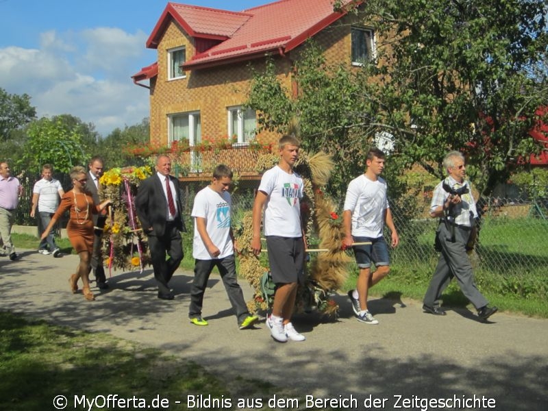 Am 2. September 2012 fand das kommunale Erntefest fand in ?wietlino in Kaschuben statt.