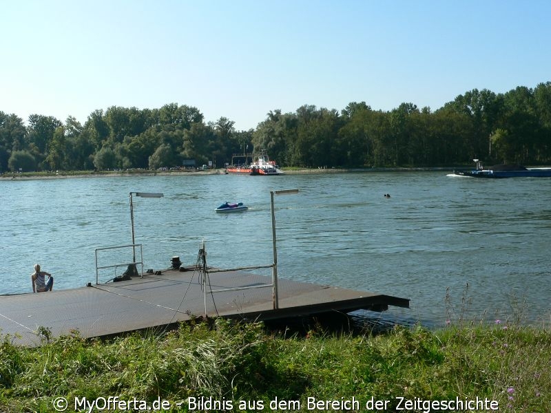 Rheinfähre in Leopoldshafen im Baden-Land