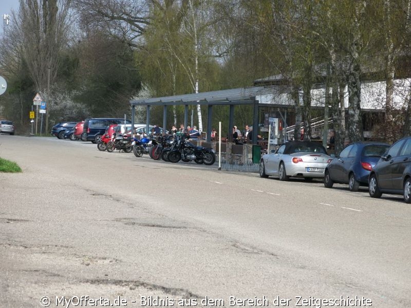 Ein Tag vor dem Frühling am Rhein in Leopoldshafen