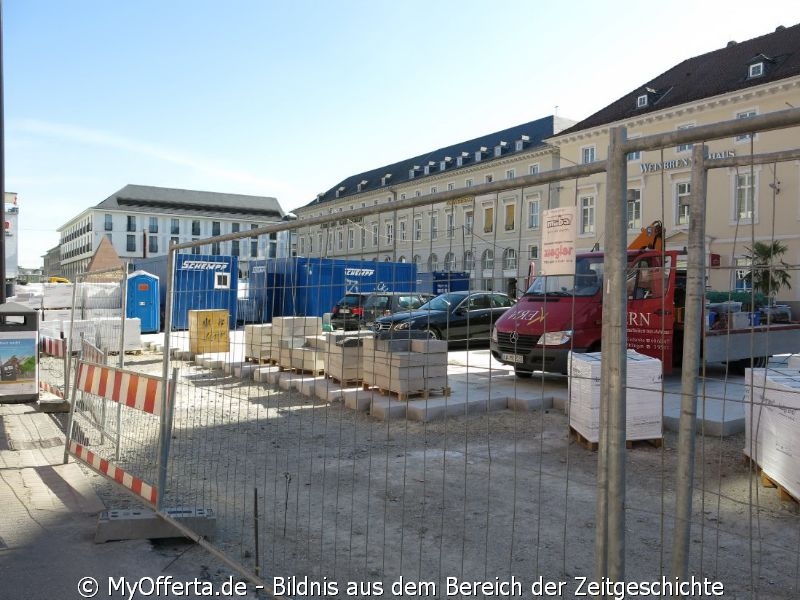 Bald in neuem Design nach dem Umbau der Marktplatz in Karlsruhe. Dokumentiert im Juni 2020.