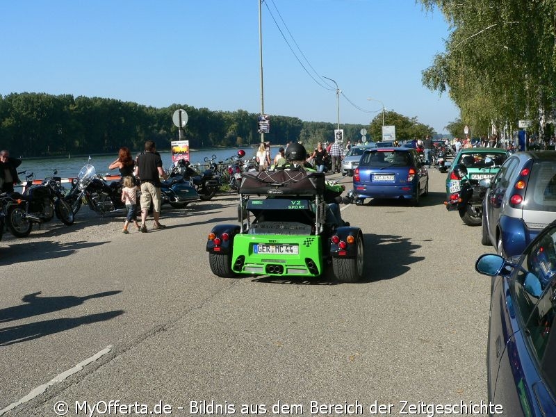 Rheinfähre in Leopoldshafen im Baden-Land