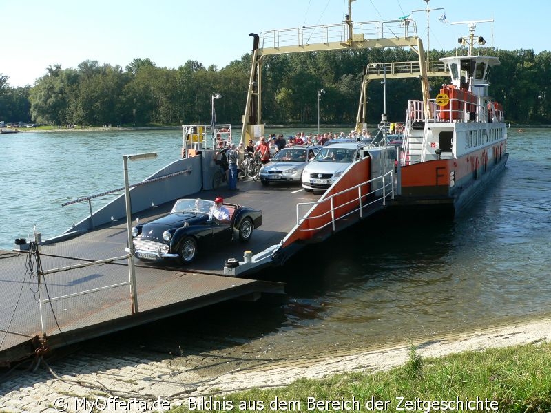 Rheinfähre in Leopoldshafen im Baden-Land