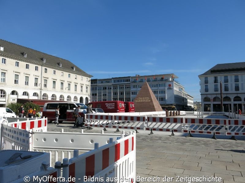 Bald in neuem Design nach dem Umbau der Marktplatz in Karlsruhe. Dokumentiert im Juni 2020.