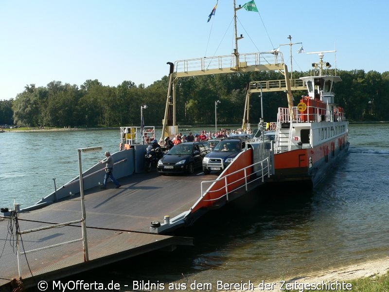 Rheinfähre in Leopoldshafen im Baden-Land