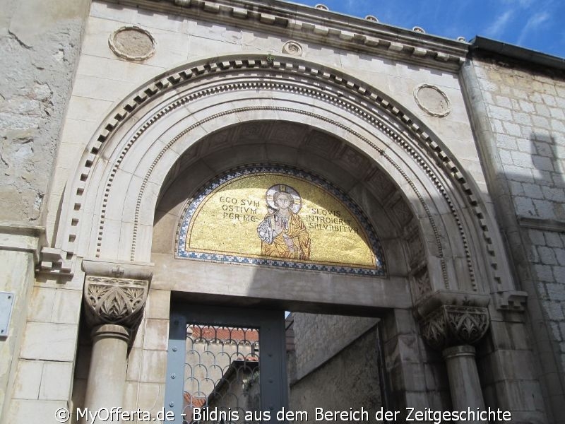 Nach dem Zweiten Weltkrieg gehörte Porec zu Jugoslawien und jetzt zur Kroatien.