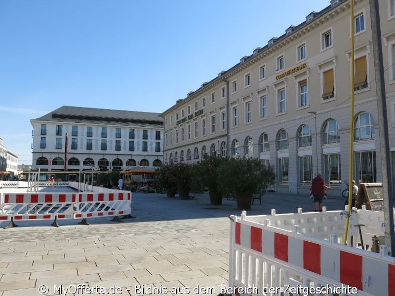 Bald in neuem Design nach dem Umbau der Marktplatz in Karlsruhe. Dokumentiert im Juni 2020.