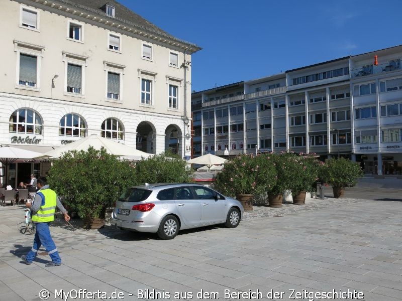 Bald in neuem Design nach dem Umbau der Marktplatz in Karlsruhe. Dokumentiert im Juni 2020.