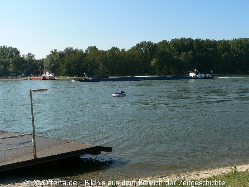 Rheinfähre in Leopoldshafen im Baden-Land