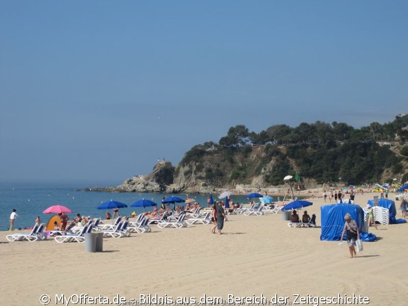 Ein langer Tag wacht in Lloret de Mar auf, wir besuchen diese Stadt jedes Jahr.