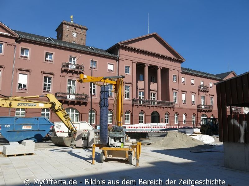 Bald in neuem Design nach dem Umbau der Marktplatz in Karlsruhe. Dokumentiert im Juni 2020.