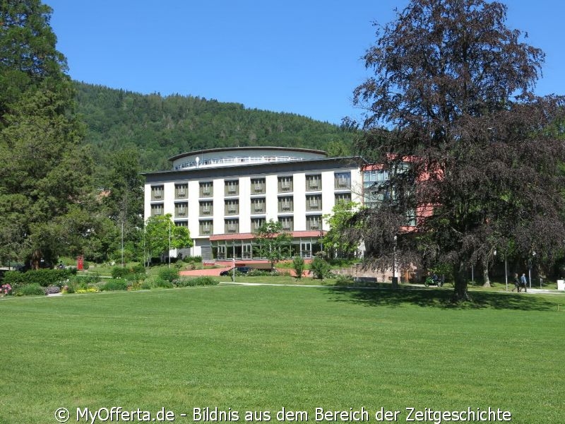 Das Schwarzwaldstädtchen Bad Herrenalb im idyllischen Albtal
