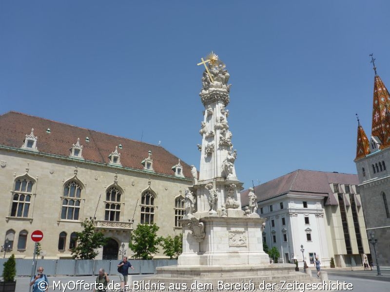 Am hügeligen Westufer der Donau liegt das ehrwürdige Buda.