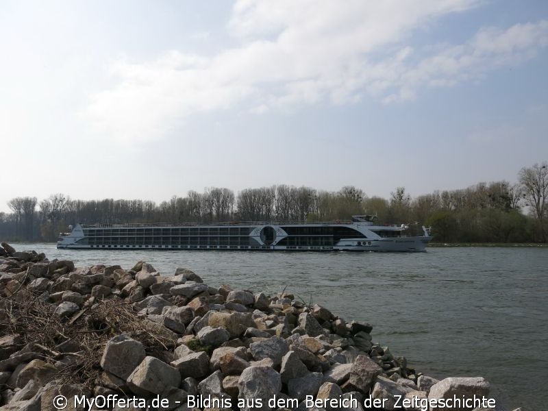 Ein Tag vor dem Frühling am Rhein in Leopoldshafen