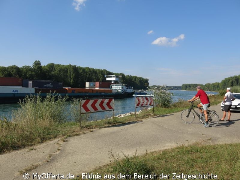 Insel Rott und der Rhein im Westen Deutschlands am 22.09.2020