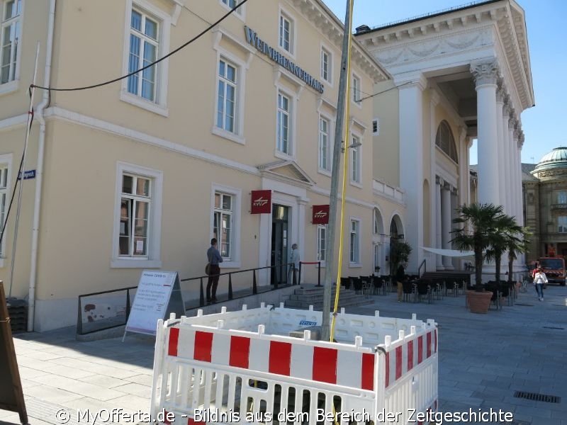 Bald in neuem Design nach dem Umbau der Marktplatz in Karlsruhe. Dokumentiert im Juni 2020.