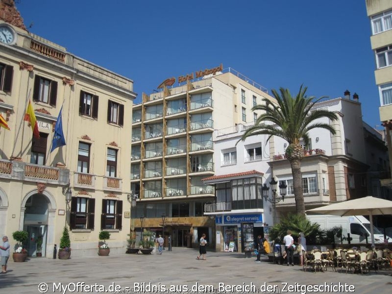 Ein langer Tag wacht in Lloret de Mar auf, wir besuchen diese Stadt jedes Jahr.