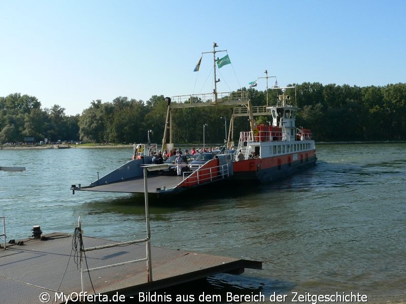 Rheinfähre in Leopoldshafen im Baden-Land