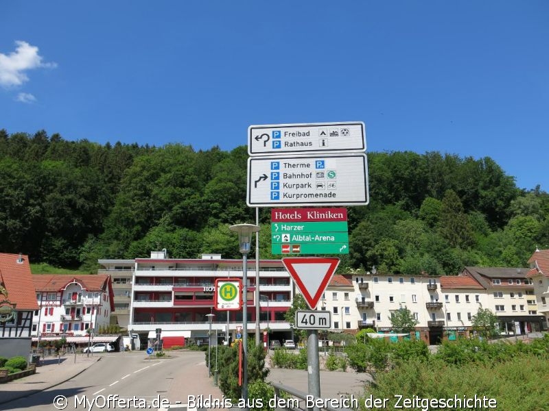 Das Schwarzwaldstädtchen Bad Herrenalb im idyllischen Albtal