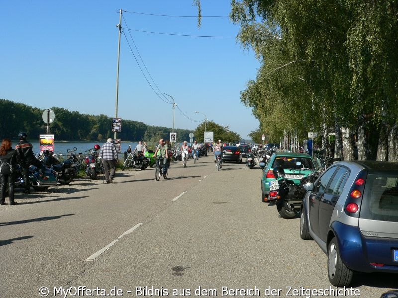 Rheinfähre in Leopoldshafen im Baden-Land