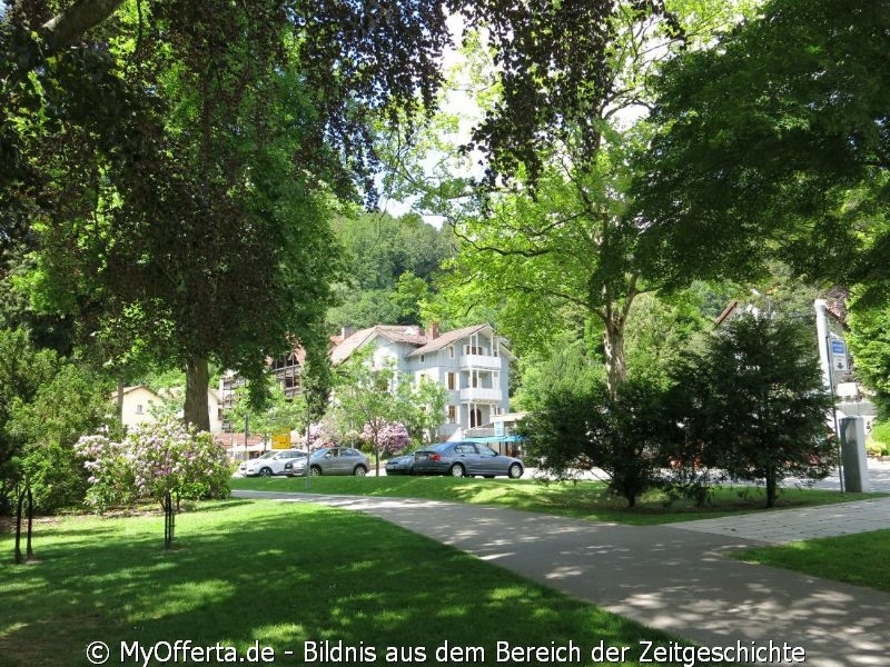 Das Schwarzwaldstädtchen Bad Herrenalb im idyllischen Albtal