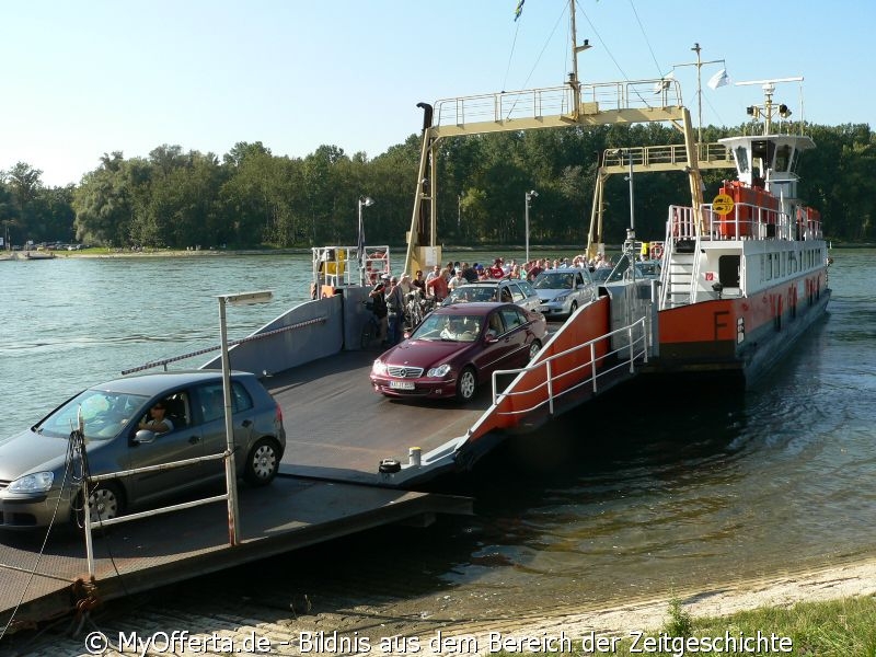 Rheinfähre in Leopoldshafen im Baden-Land