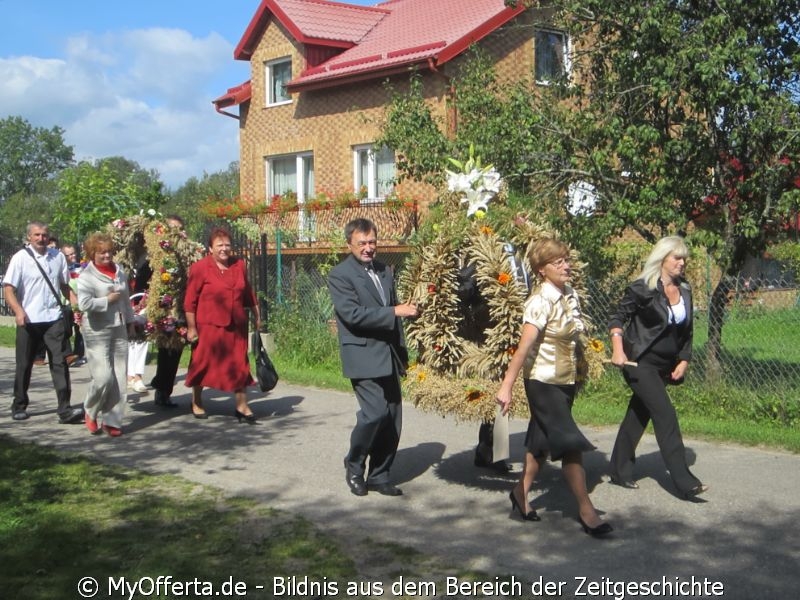 Am 2. September 2012 fand das kommunale Erntefest fand in ?wietlino in Kaschuben statt.