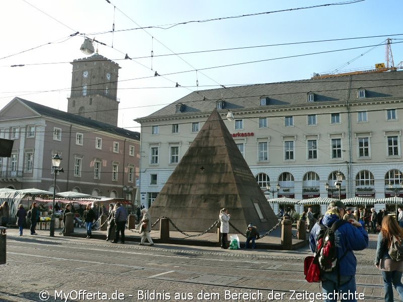 Tunnelbau an der Karlsruher Kriegsstraße, immer noch kein Anzeichen am Marktplatz 2011