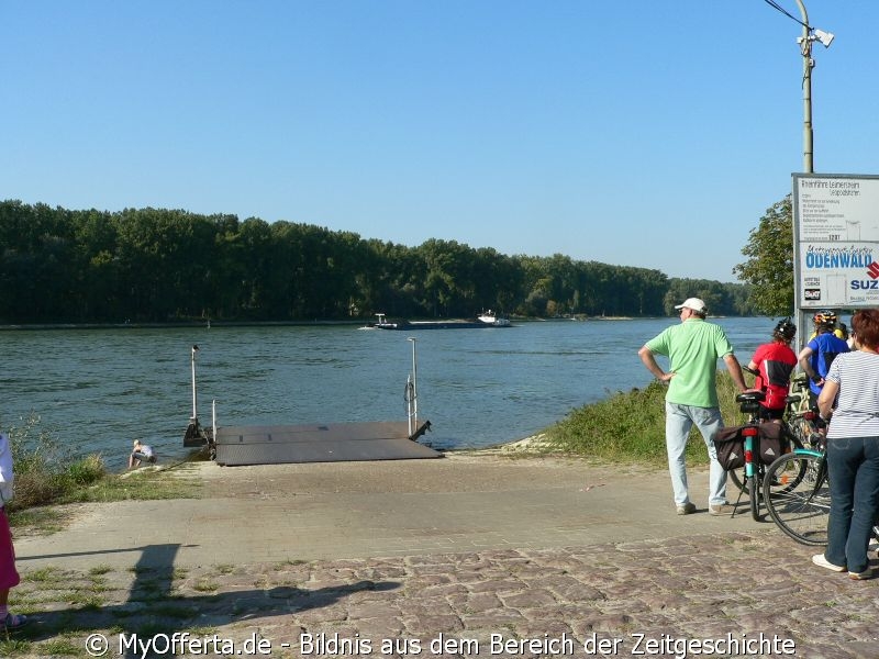 Rheinfähre in Leopoldshafen im Baden-Land