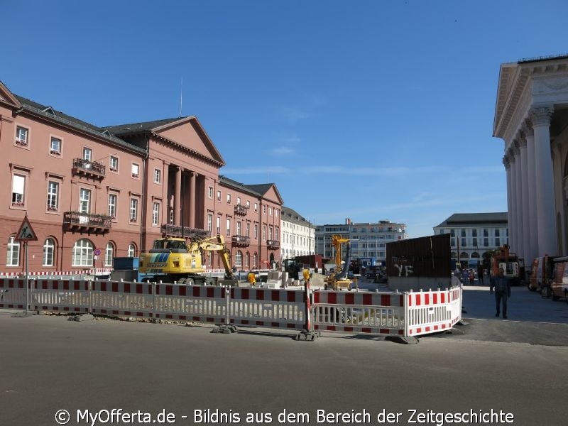 Bald in neuem Design nach dem Umbau der Marktplatz in Karlsruhe. Dokumentiert im Juni 2020.