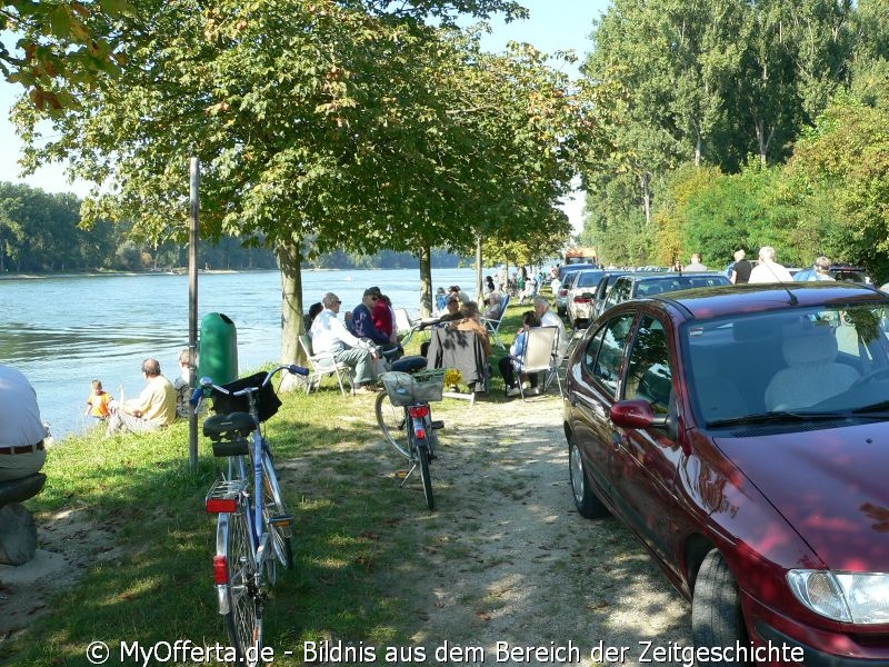 Rheinfähre in Leopoldshafen im Baden-Land