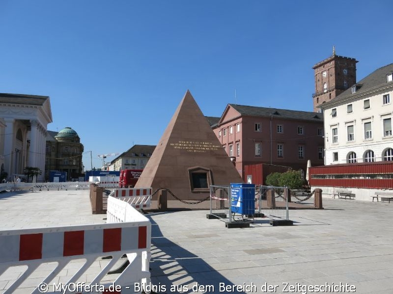 Bald in neuem Design nach dem Umbau der Marktplatz in Karlsruhe. Dokumentiert im Juni 2020.