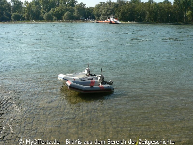 Rheinfähre in Leopoldshafen im Baden-Land