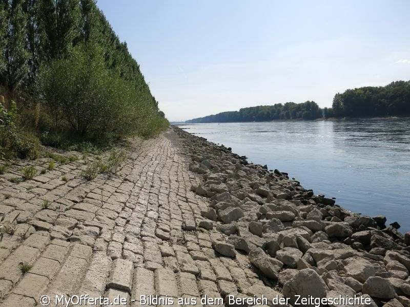 Insel Rott und der Rhein im Westen Deutschlands am 22.09.2020