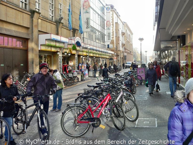 Tunnelbau an der Karlsruher Kriegsstraße, immer noch kein Anzeichen am Marktplatz 2011