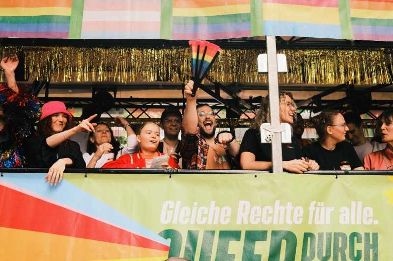Laut. Bunt. Echt