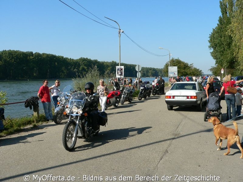 Rheinfähre in Leopoldshafen im Baden-Land