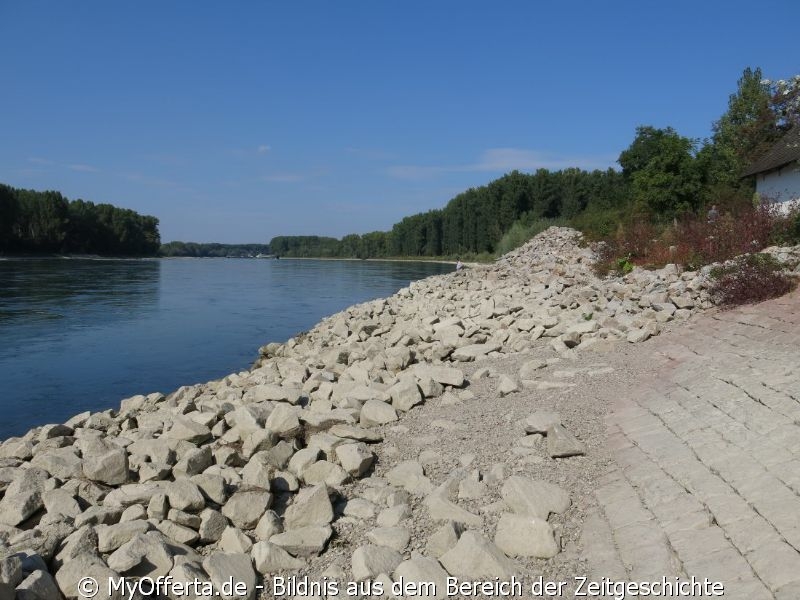 Insel Rott und der Rhein im Westen Deutschlands am 22.09.2020