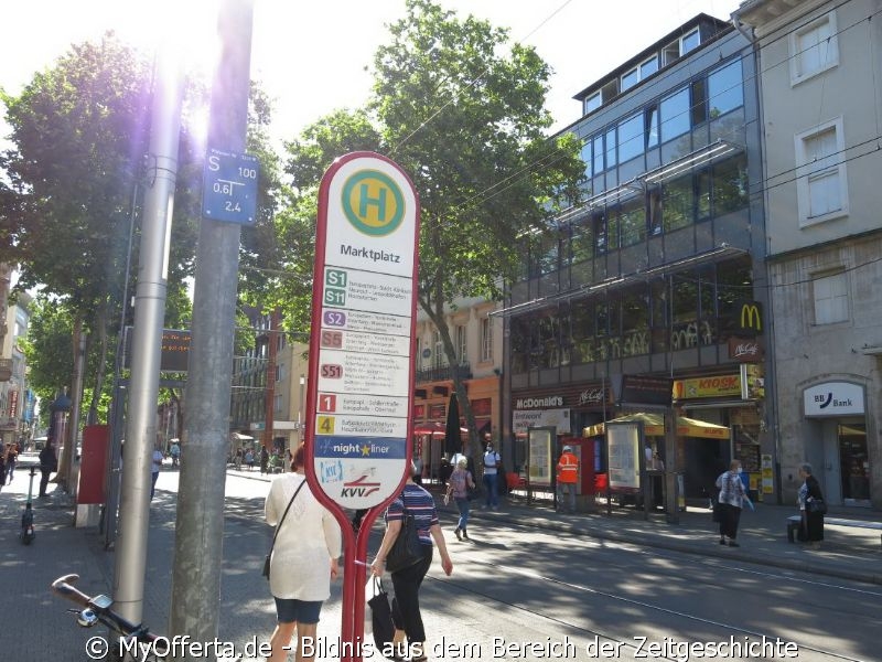 Bald in neuem Design nach dem Umbau der Marktplatz in Karlsruhe. Dokumentiert im Juni 2020.