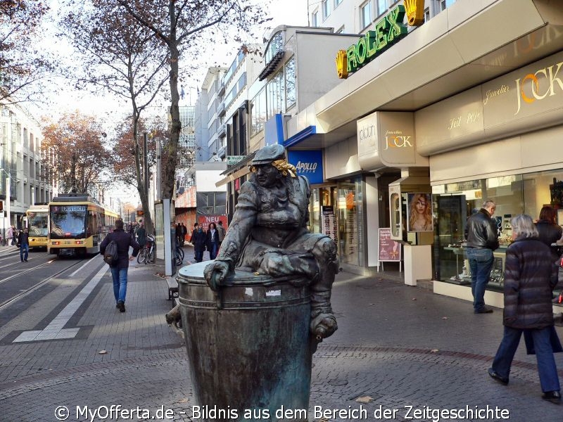 Tunnelbau an der Karlsruher Kriegsstraße, immer noch kein Anzeichen am Marktplatz 2011