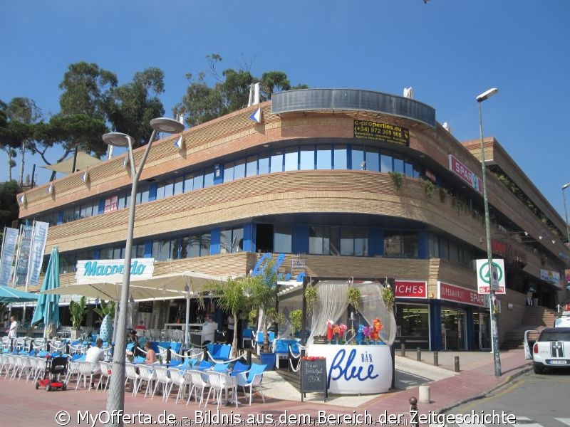 Ein langer Tag wacht in Lloret de Mar auf, wir besuchen diese Stadt jedes Jahr.