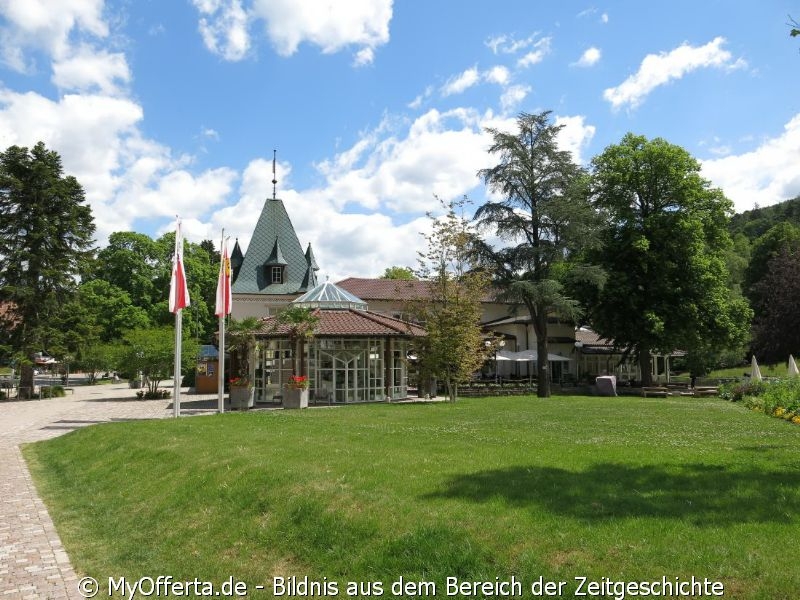 Das Schwarzwaldstädtchen Bad Herrenalb im idyllischen Albtal