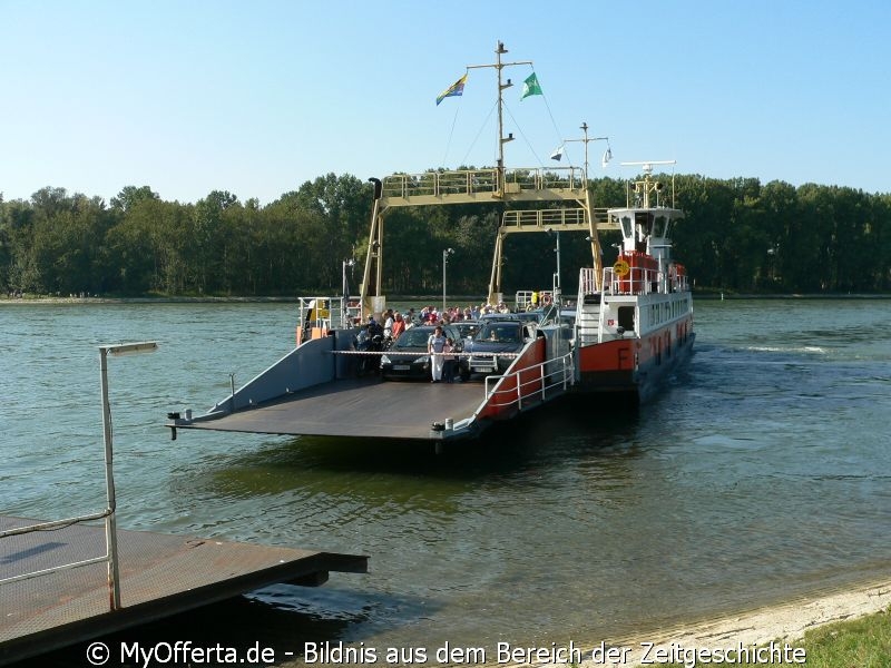 Rheinfähre in Leopoldshafen im Baden-Land