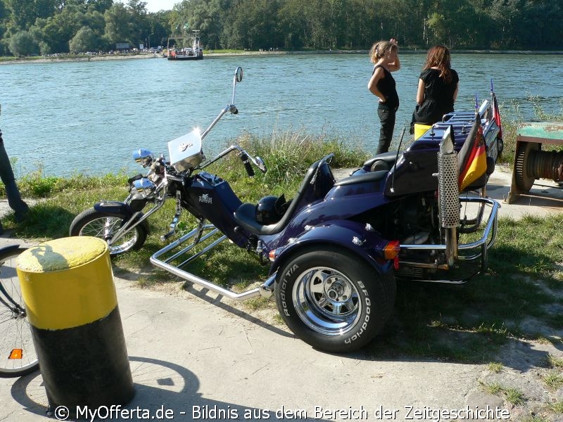 Rheinfähre in Leopoldshafen im Baden-Land