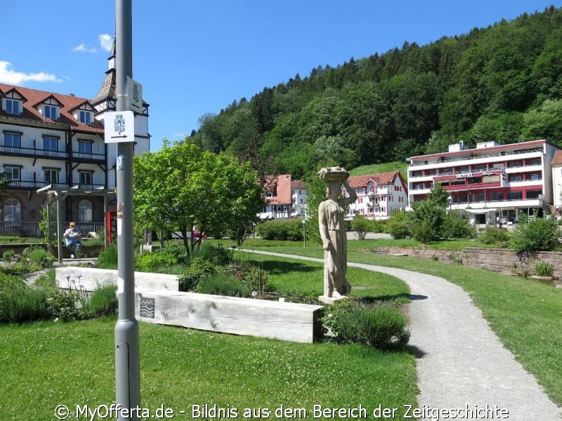 Das Schwarzwaldstädtchen Bad Herrenalb im idyllischen Albtal