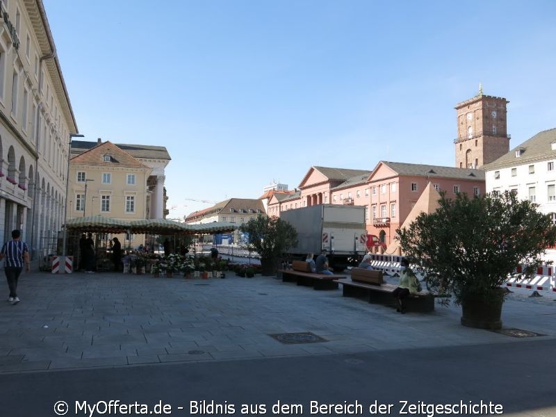 Bald in neuem Design nach dem Umbau der Marktplatz in Karlsruhe. Dokumentiert im Juni 2020.